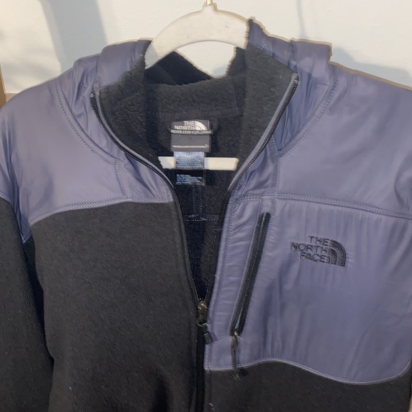 The North Face Fleece Jacket - Picture 2 of 3